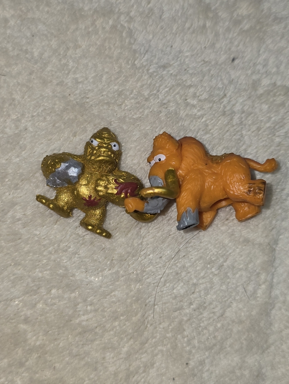Lot of 2 Zuru Minifigurines